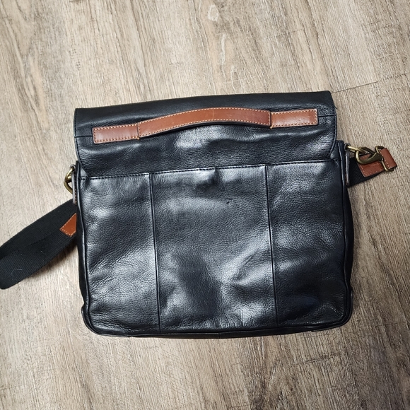 Fossil Men’s Defender Messenger Black Bag - Picture 7 of 16